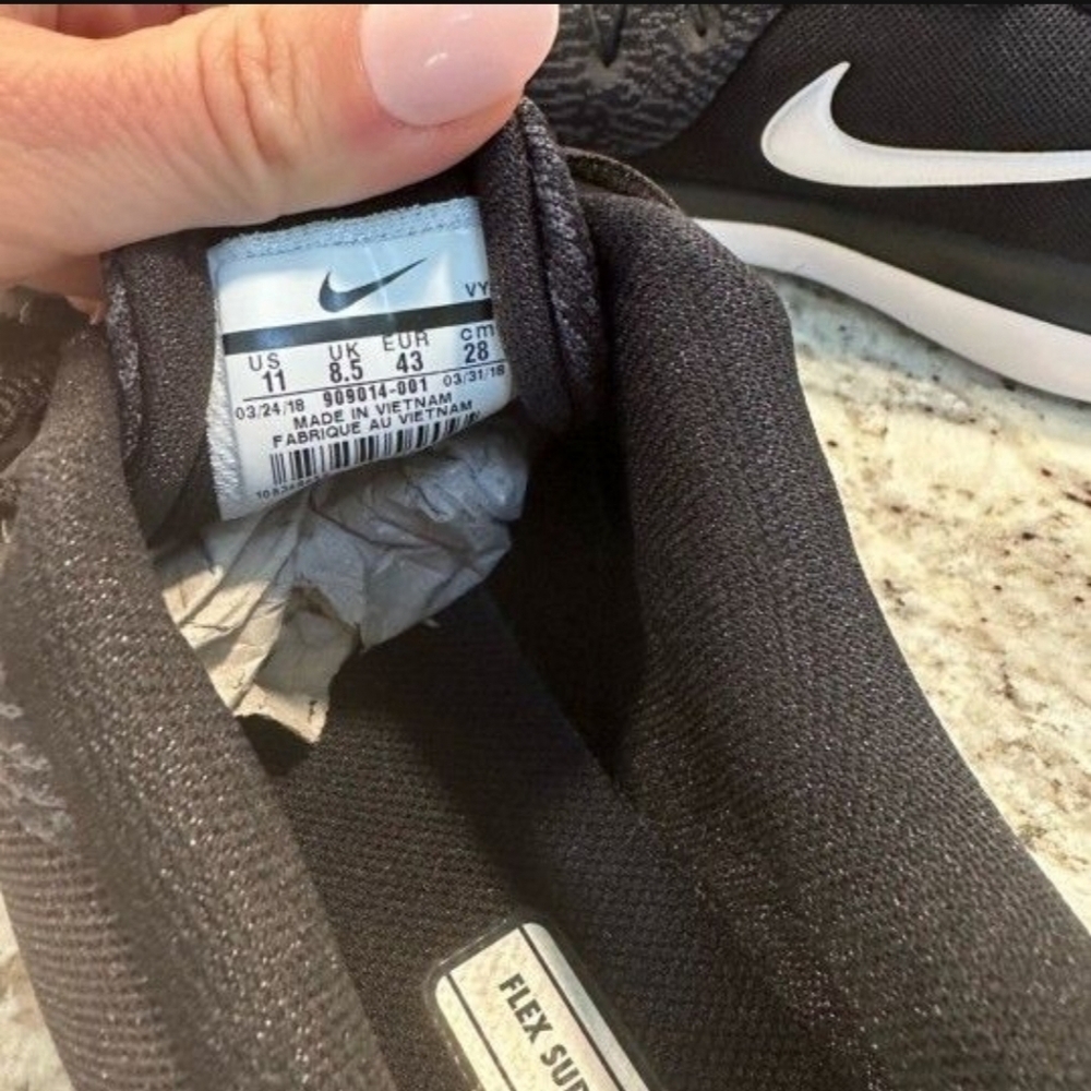 Nike Women's Black and White Athletic Shoes - Picture 4 of 4